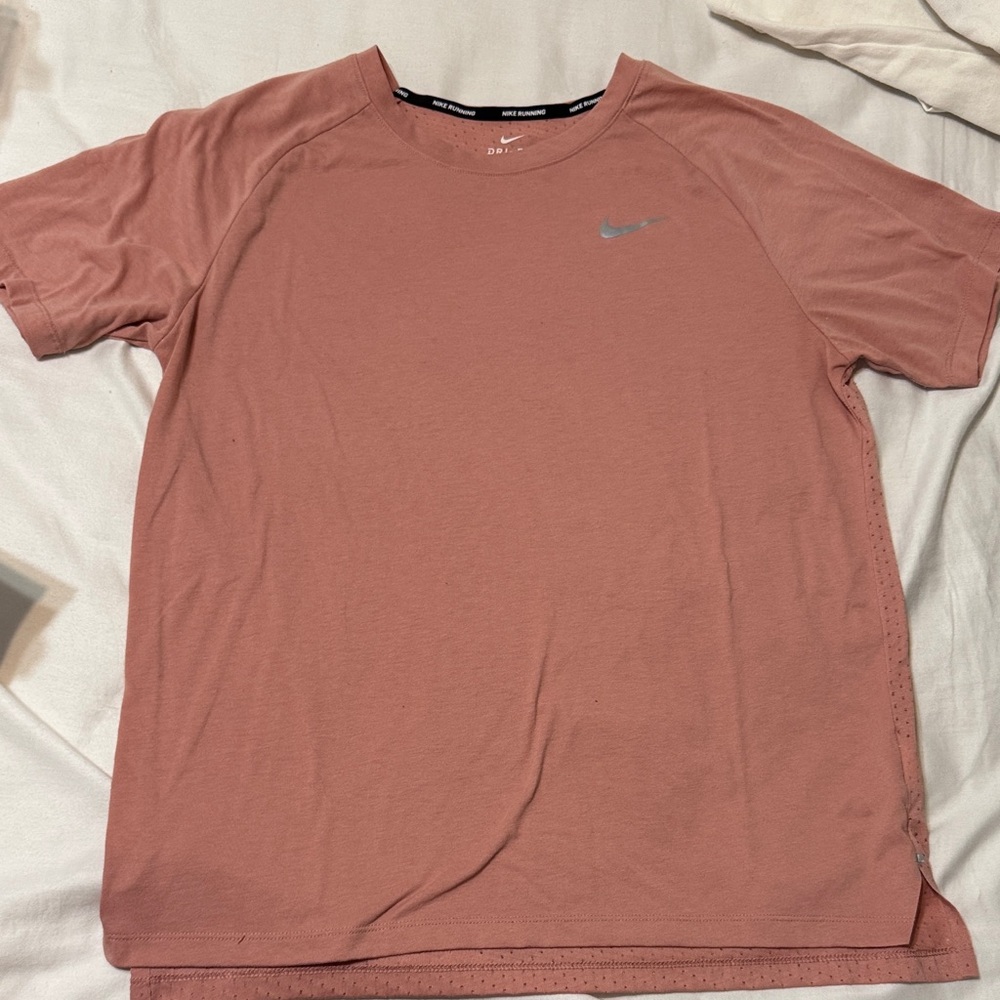 Nike Women’s Short Sleeve Tee in Dusty Pink